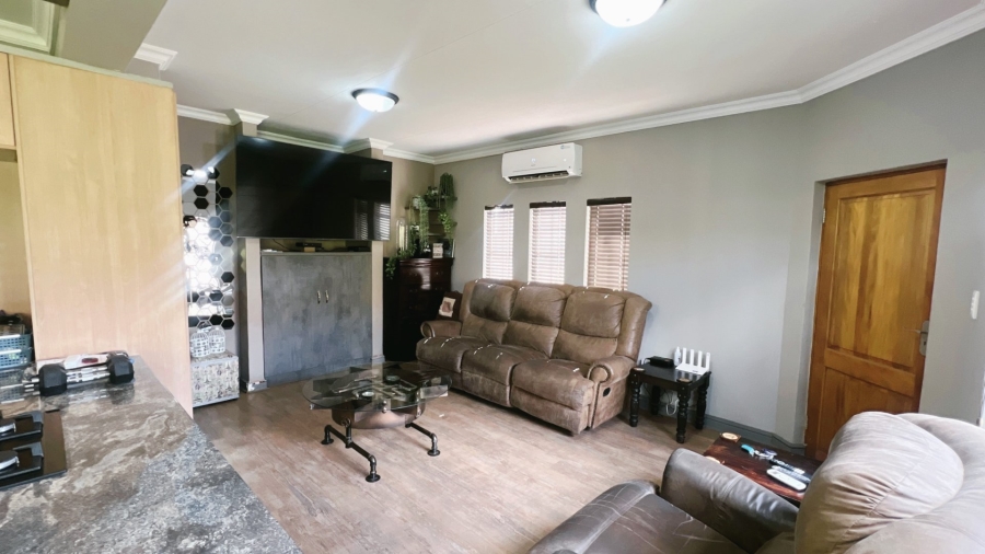 3 Bedroom Property for Sale in Langenhovenpark Free State